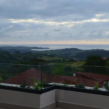 Mirador Playa De Oyambre-vista Al Mar Y Jardin Canales (Cantabria)
