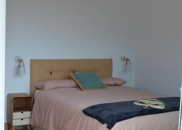 Vakantiehuis Mirador Playa De Oyambre-vista Al Mar Y Jardin *