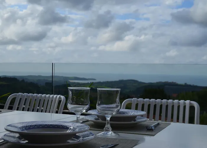 Mirador Playa De Oyambre-vista Al Mar Y Jardin Vakantiehuis