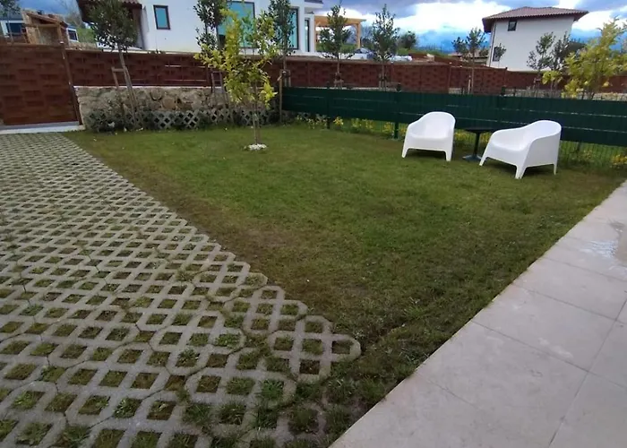 Mirador Playa De Oyambre-vista Al Mar Y Jardin Canales (Cantabria)