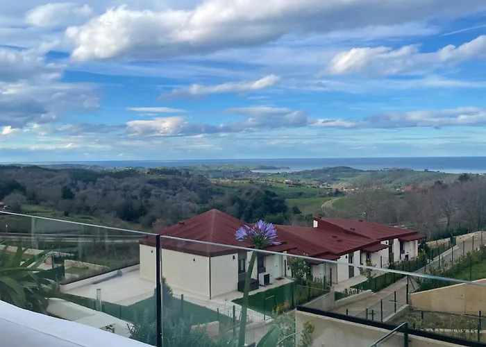 Hébergement de vacances Mirador Playa De Oyambre-vista Al Mar Y Jardin