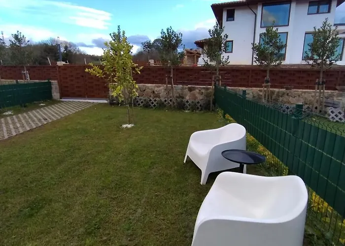 Hébergement de vacances Mirador Playa De Oyambre-vista Al Mar Y Jardin *